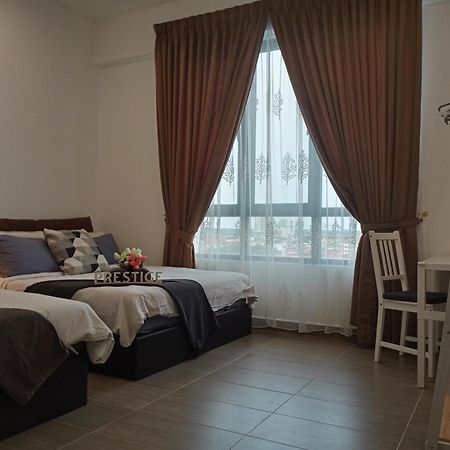 Prestige Troika Luxury Stay Kota Bharu Szoba fotó